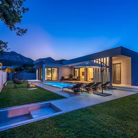 Villa Oasis - Your Luxury Home Away From Home Celopeci Екстериор снимка