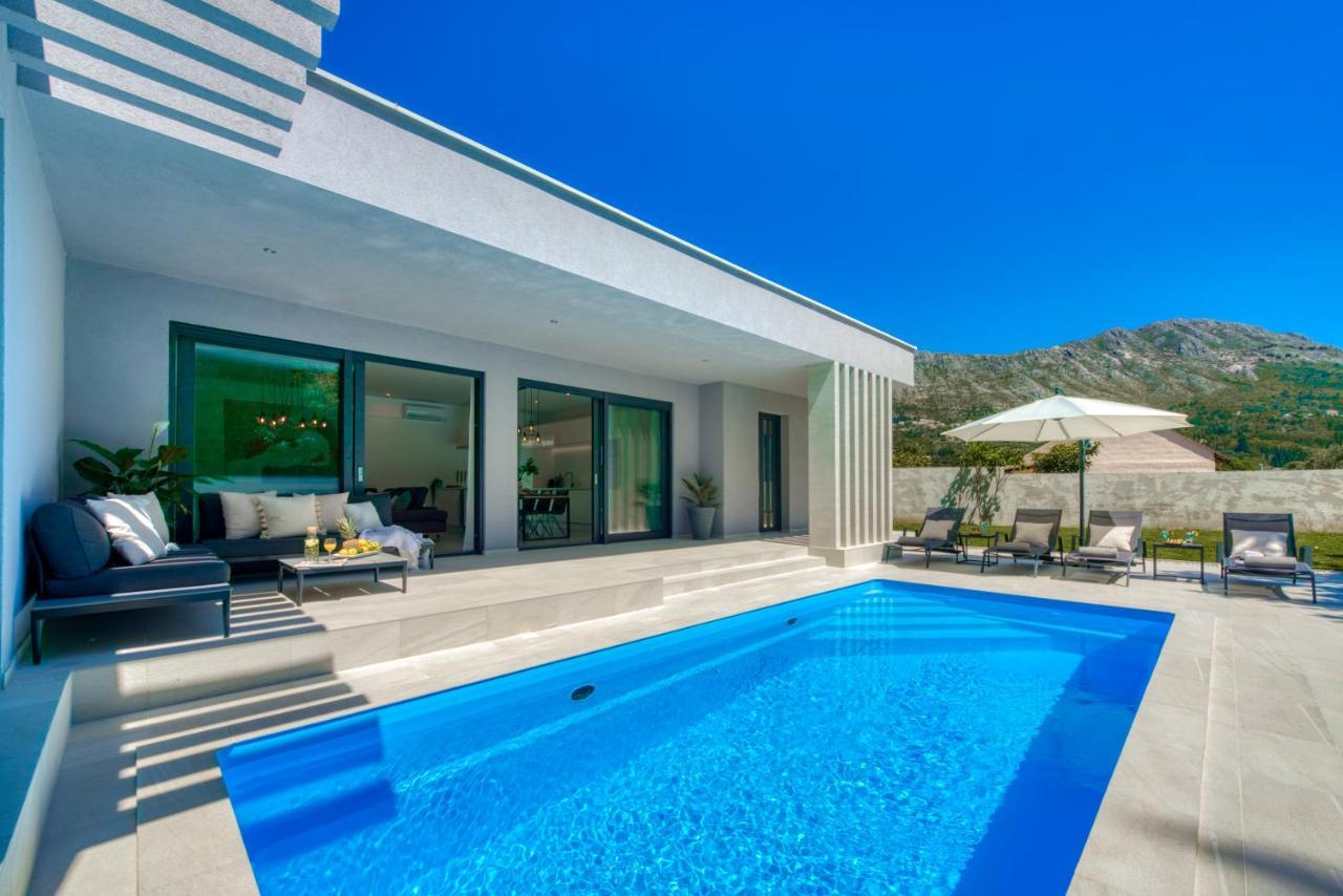 Villa Oasis - Your Luxury Home Away From Home Celopeci Екстериор снимка