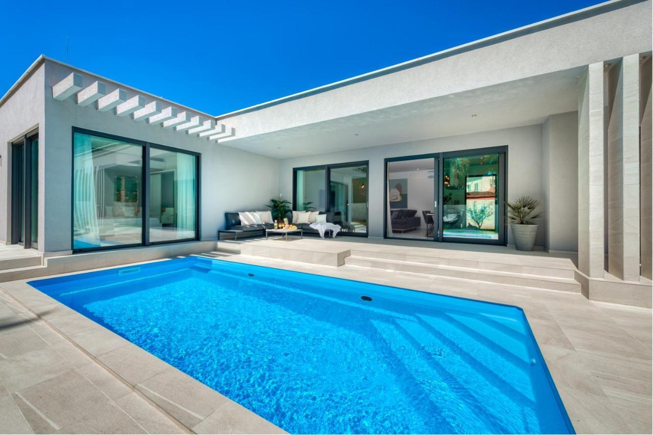 Villa Oasis - Your Luxury Home Away From Home Celopeci Екстериор снимка