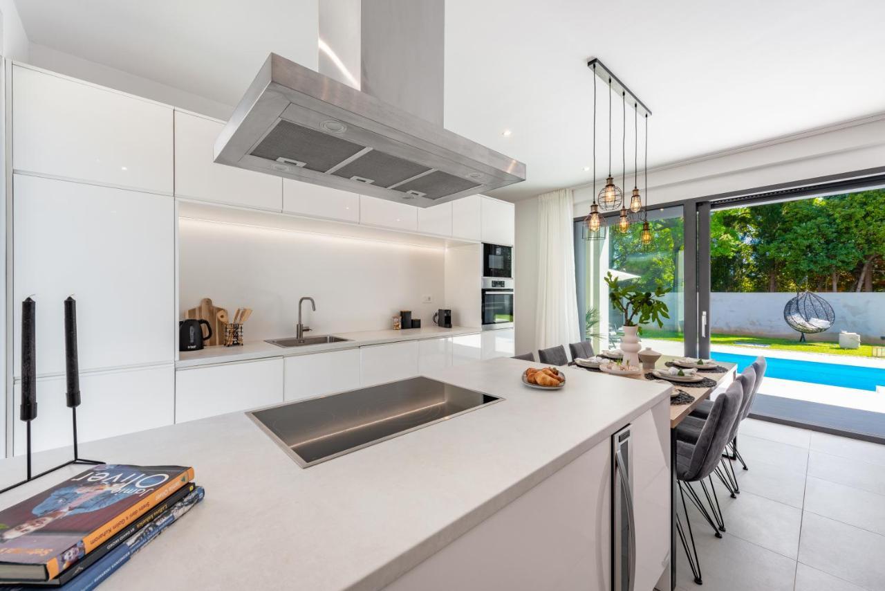 Villa Oasis - Your Luxury Home Away From Home Celopeci Екстериор снимка