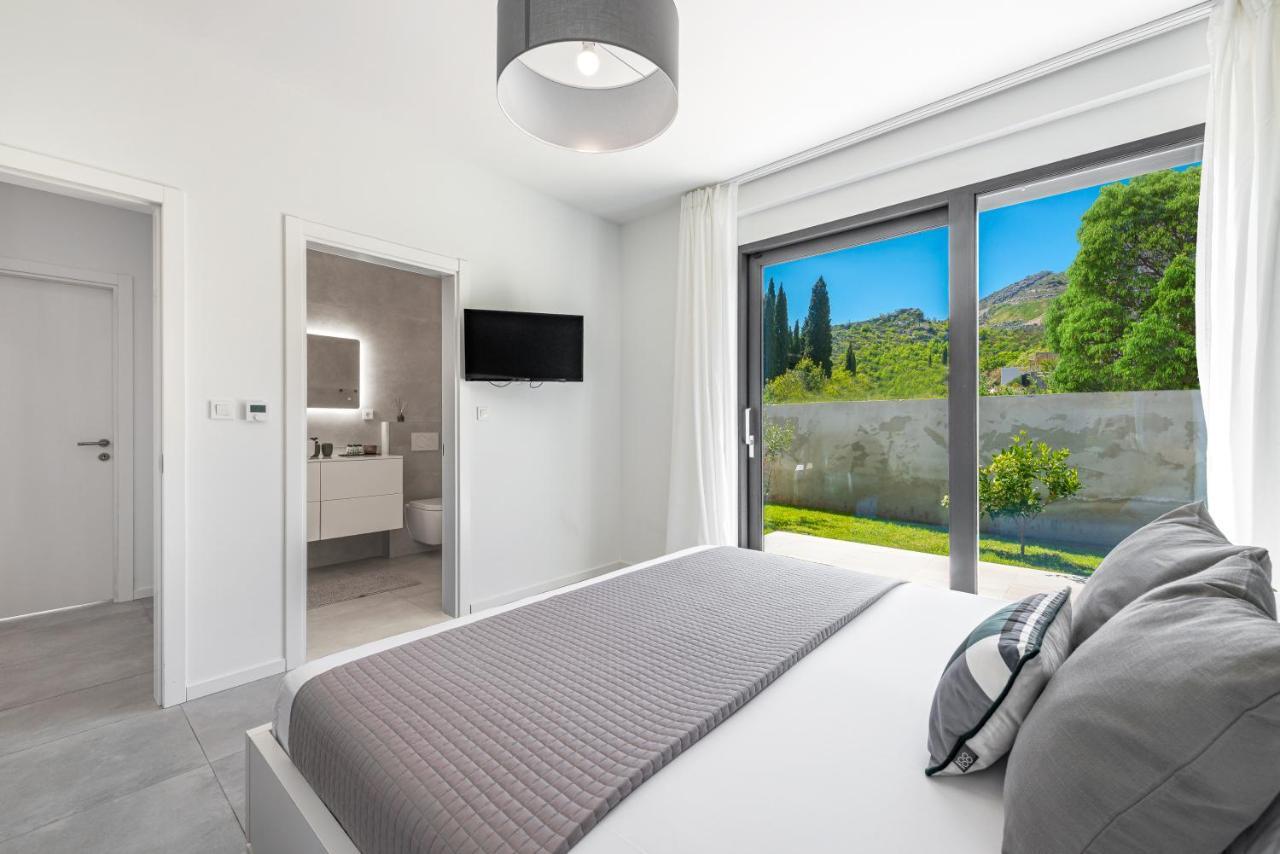 Villa Oasis - Your Luxury Home Away From Home Celopeci Екстериор снимка