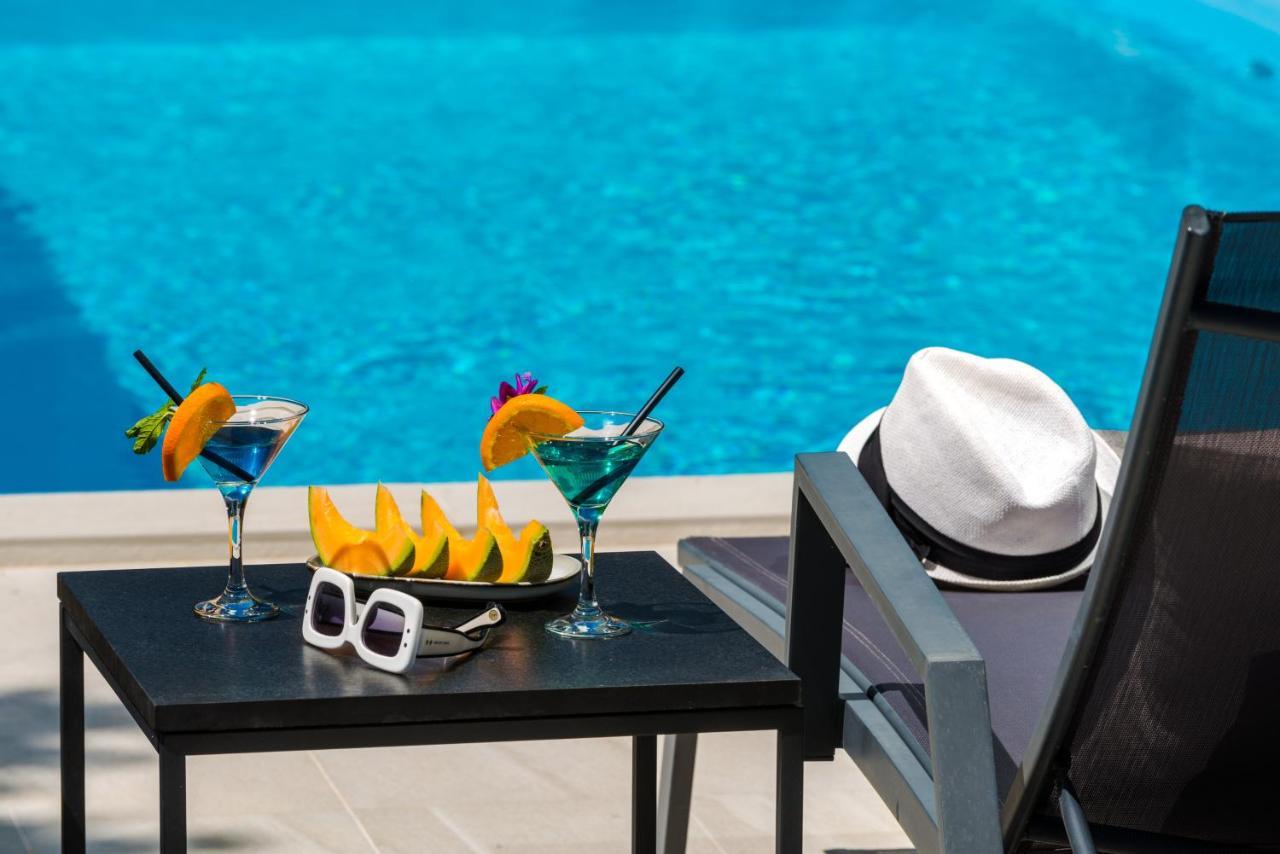 Villa Oasis - Your Luxury Home Away From Home Celopeci Екстериор снимка