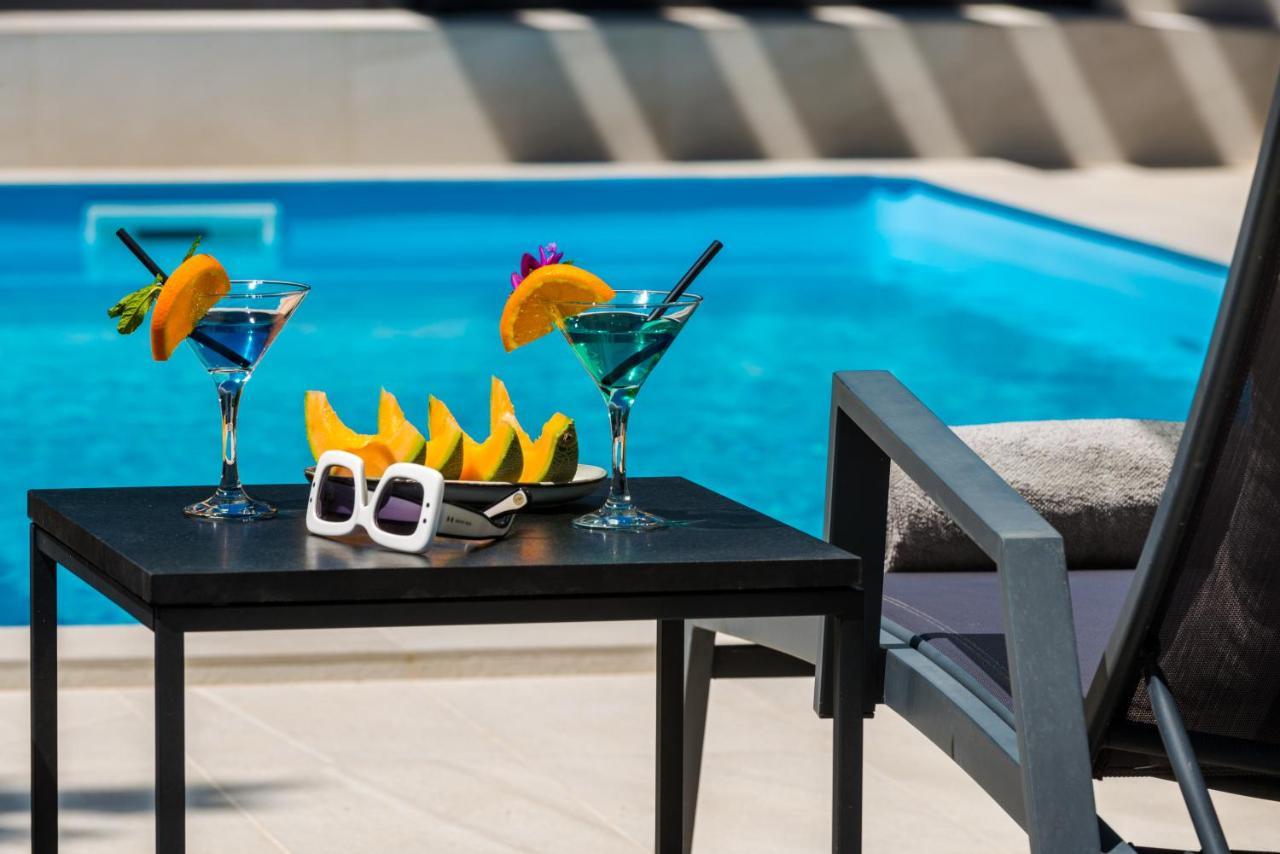 Villa Oasis - Your Luxury Home Away From Home Celopeci Екстериор снимка