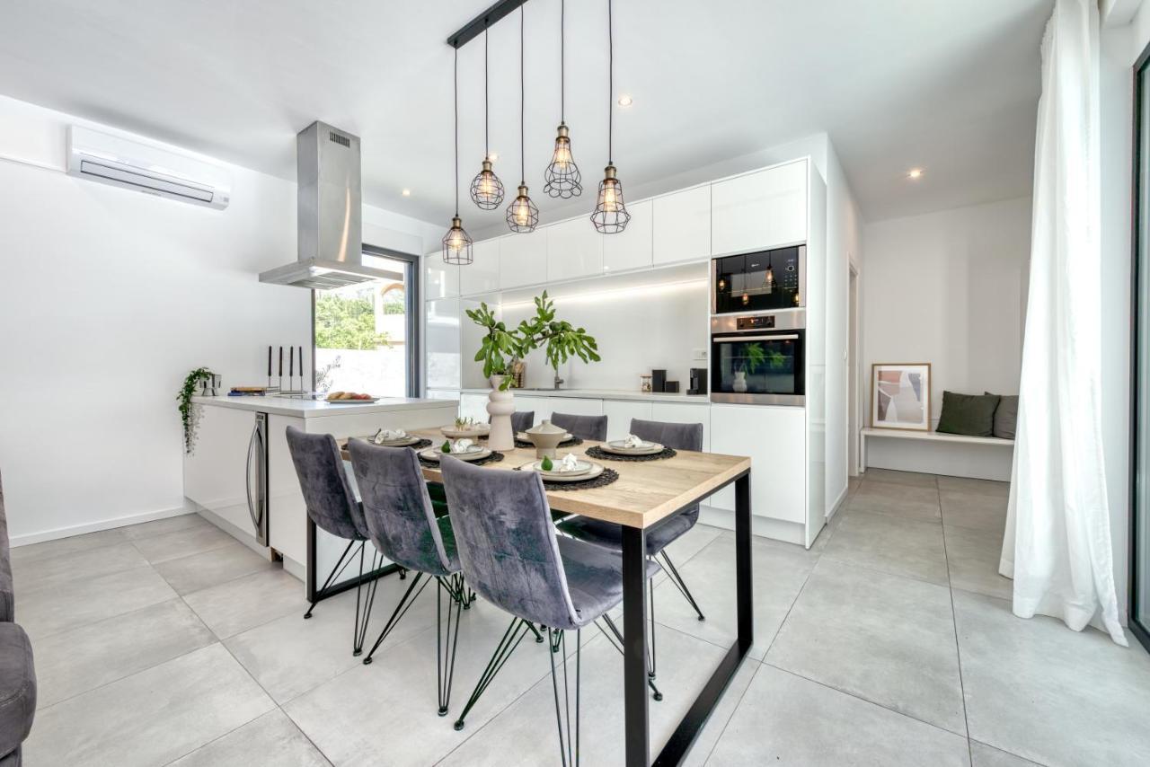Villa Oasis - Your Luxury Home Away From Home Celopeci Екстериор снимка