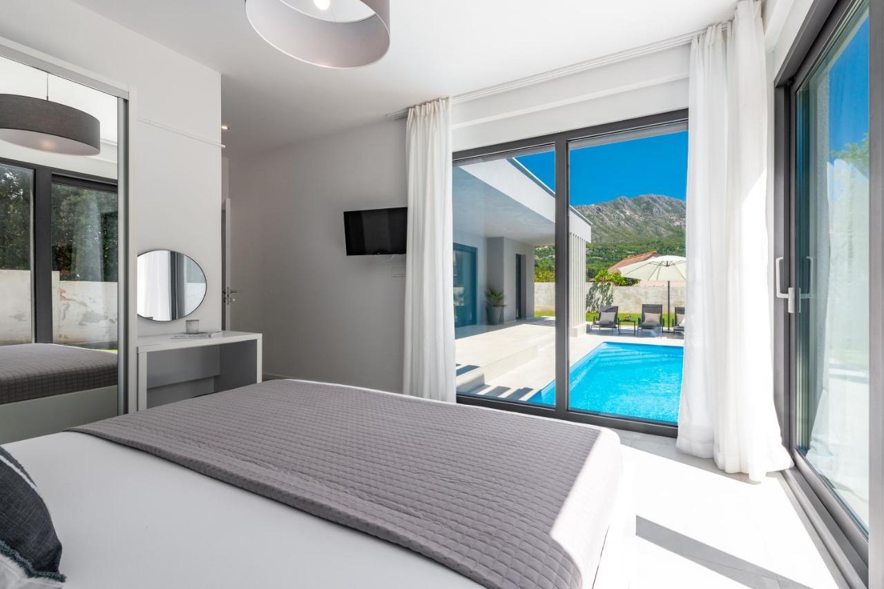 Villa Oasis - Your Luxury Home Away From Home Celopeci Екстериор снимка