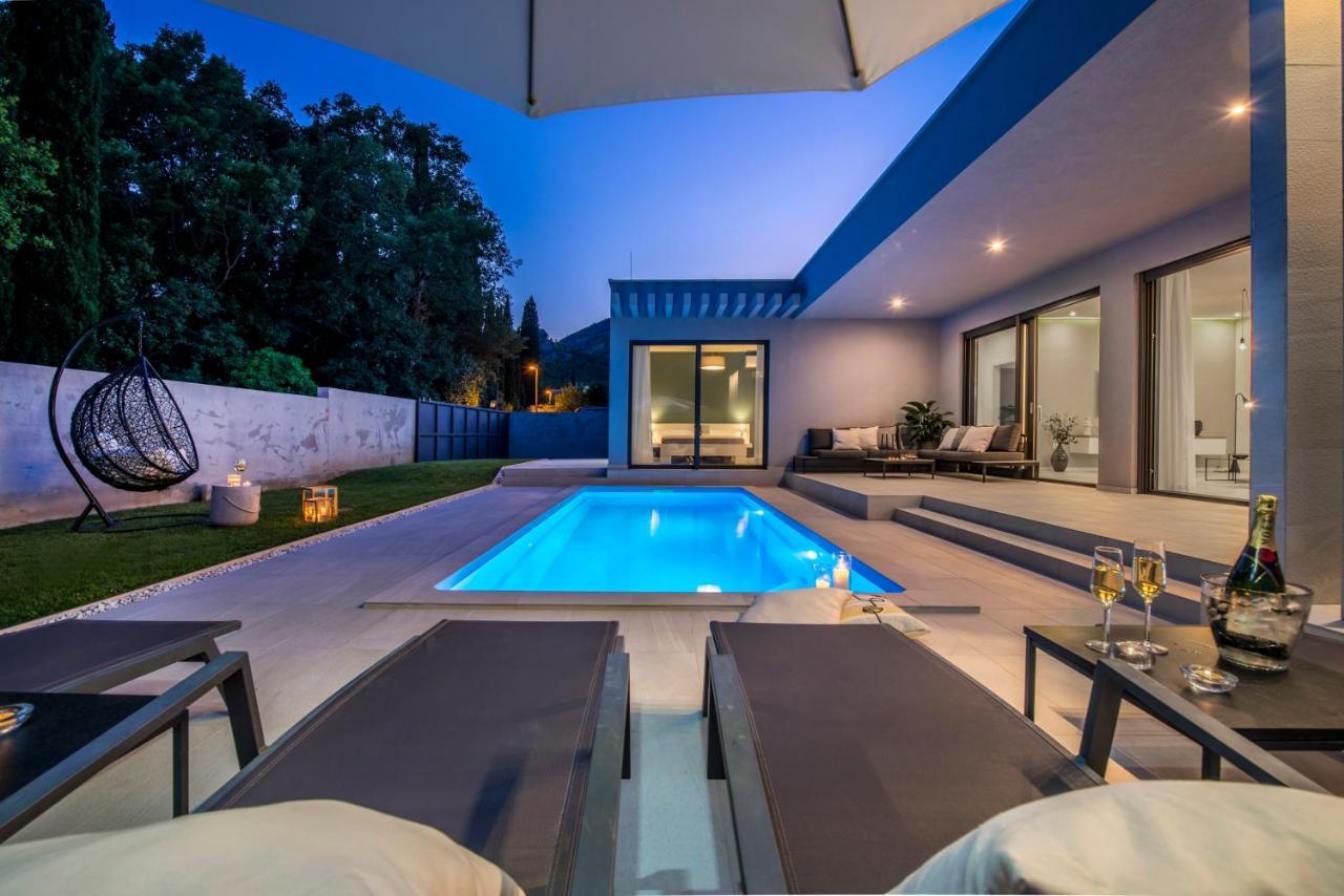 Villa Oasis - Your Luxury Home Away From Home Celopeci Екстериор снимка